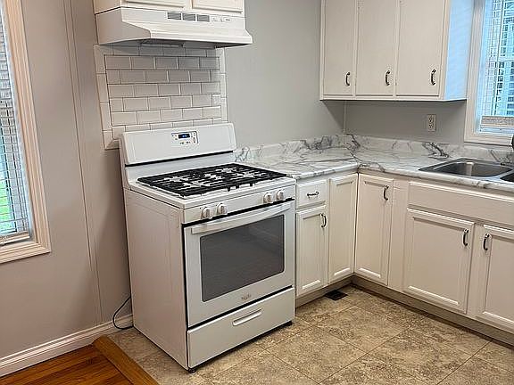 5th image of 2027 Washington St