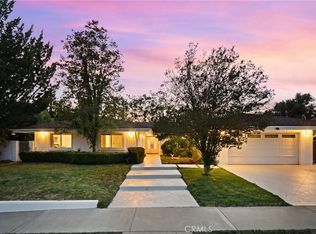 22615 Dardenne St, Calabasas, CA 91302