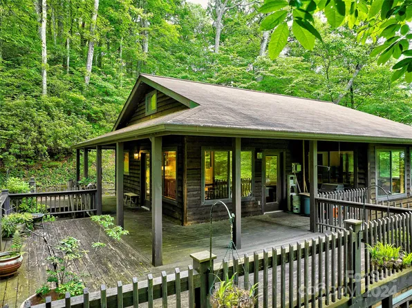 744 Mountain Dr, Bryson City, NC 28713