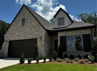 489 Windsor Dr, Opelika, AL 36801