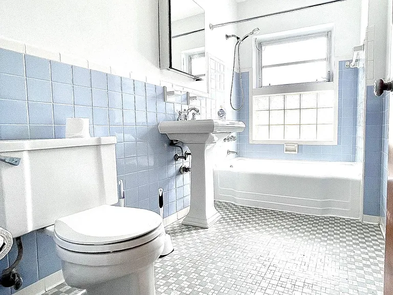 10815 NE 10th Pl — Photo 21