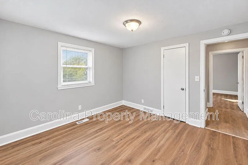 2 bed, 1.0 bath, $1,295 — Photo 2