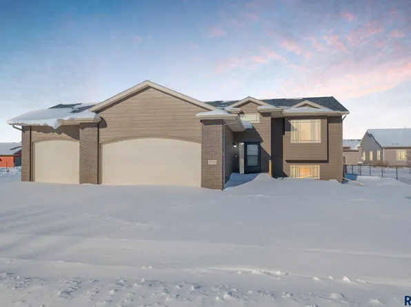 2921 E Sunrise Ct, Brandon, SD 57005