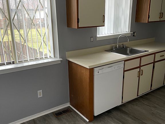 4th image of 3440 Heritage Pkwy #21