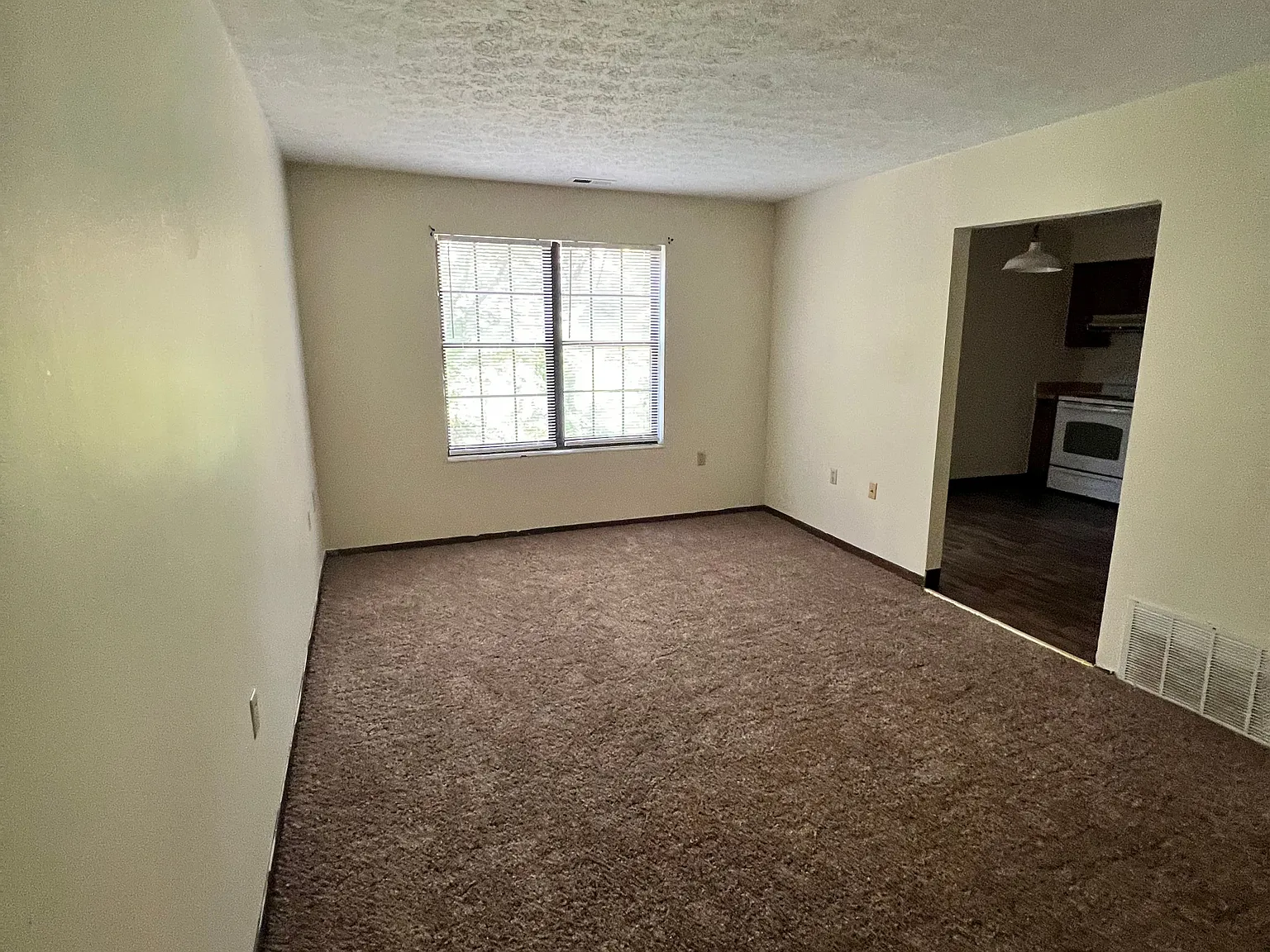 2 bed, 1.0 bath, $600 — Photo 4