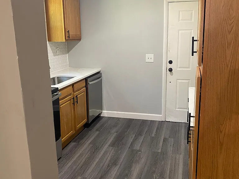 452 Graythorn Rd — Photo 3