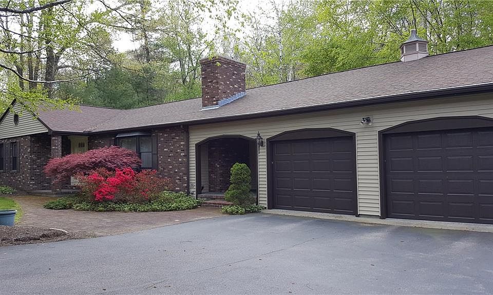 1st image of 6 Lincoln Dr