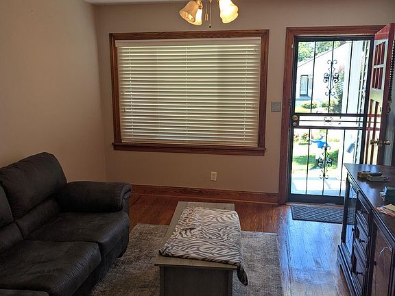 2nd image of 900 Lydia St
