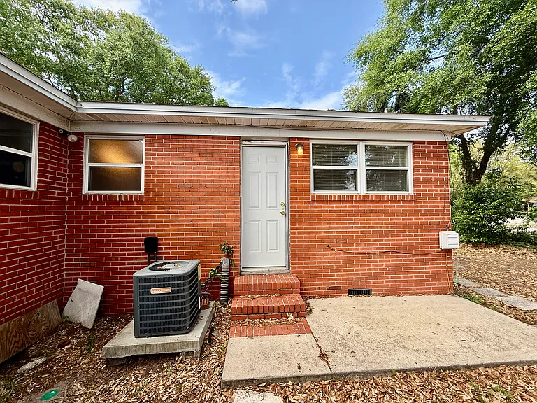 102 Roberts Ave — Photo 9