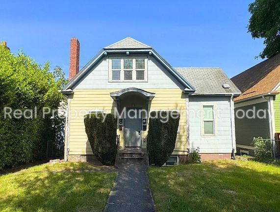 2nd image of 703 S Ainsworth Ave APT D