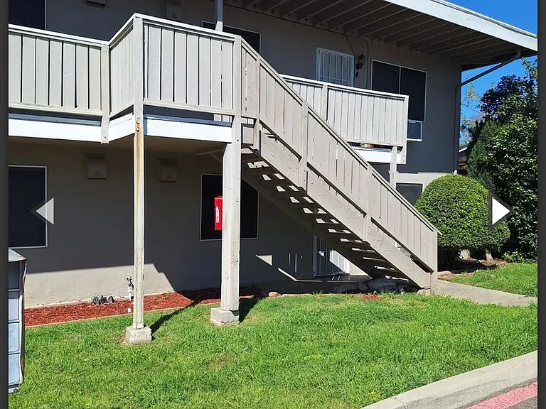 2311-2315 Laramie Ln — Photo 1