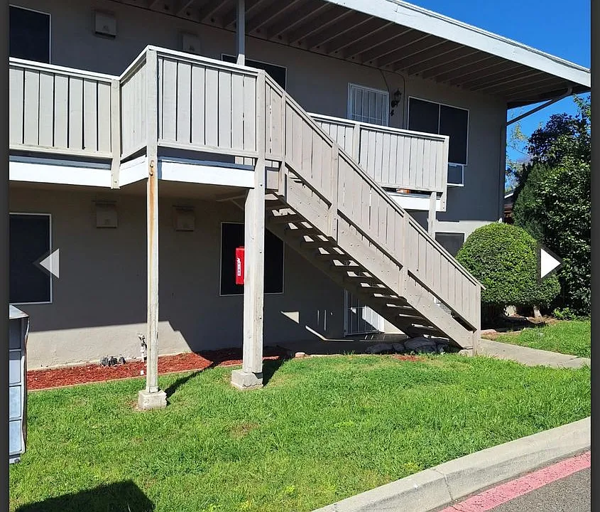 2311-2315 Laramie Ln