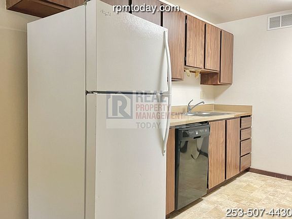5th image of 6117 Glen Mary Ln SE APT C
