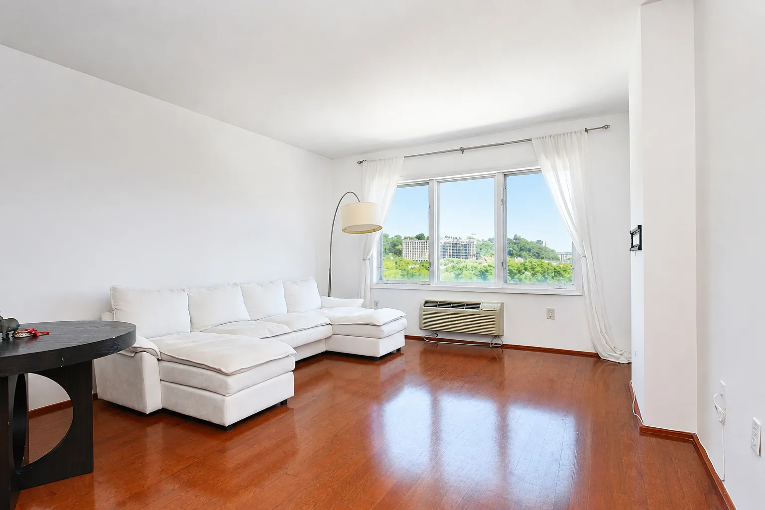 1 bed, 824 sqft, $2,800 — Photo 4