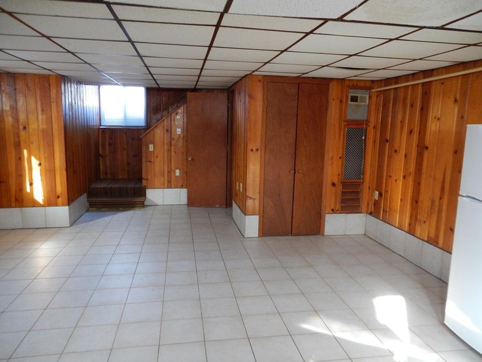 2nd image of 658 Cretin Ave S APT 4