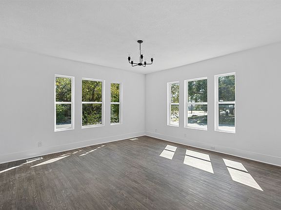 3rd image of 1825 Lyle Ave