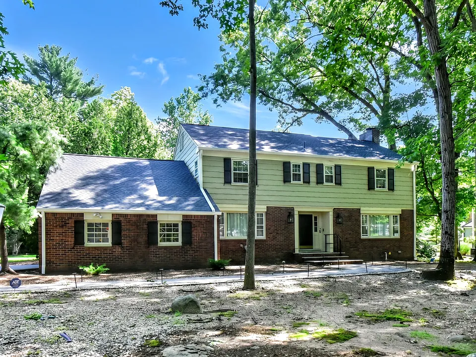 388 Carriage Ln