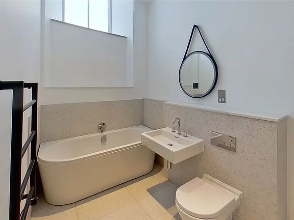 5th image of 501 W Flagler St #10