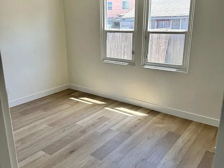 3877 Chamoune Ave — Photo 15
