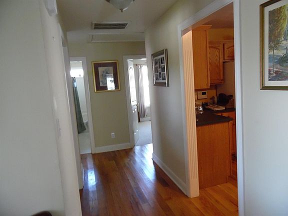 4th image of 809 Eagle Crest Dr
