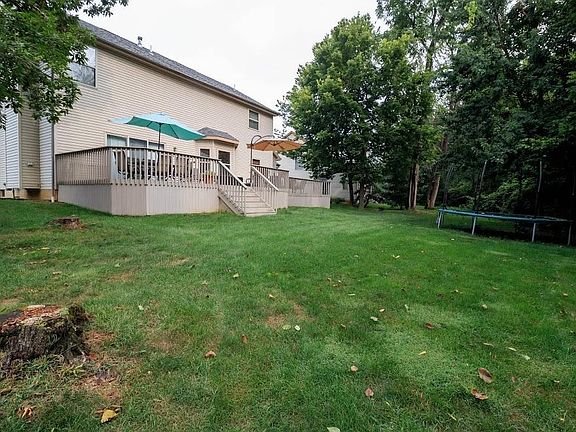 3rd image of 2745 Woods Crescent Dr