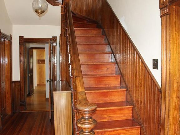 2nd image of 848 Palace Blvd