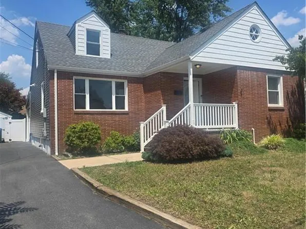 45 Foyer St, Edison, NJ 08817
