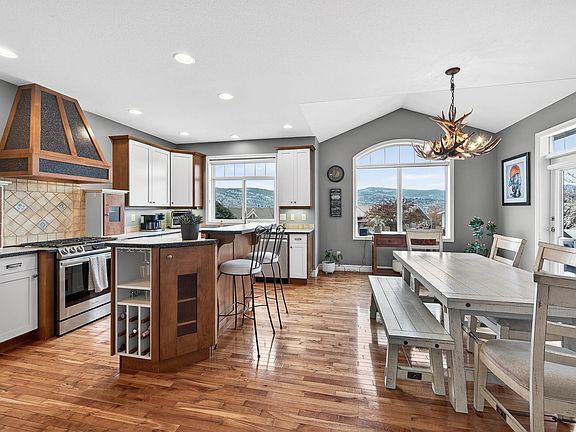 5th image of 317 Mariposa Ct