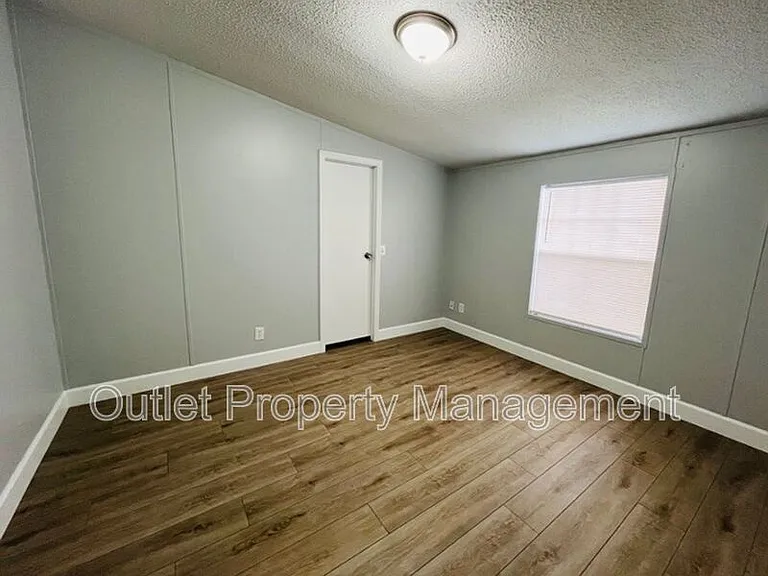 15710 Bermuda St — Photo 9