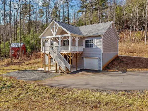 235 Molly Dr, Mc Grady, NC 28649