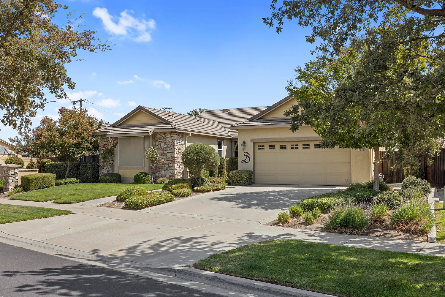 3 bed, 2.5 bath, 2267 sqft, $2,980 — Photo 1