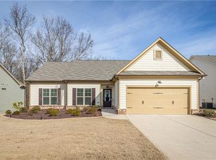 671 Lakeview Bend Cir, Jefferson, GA 30549