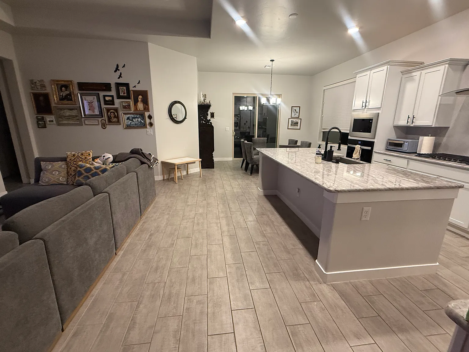 4 bed, 2127 sqft, $2,500 — Photo 2
