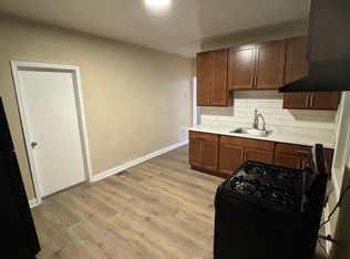 8364 S Brandon Ave #1F, Chicago, IL 60617