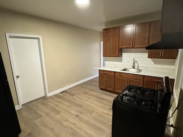 8364 S Brandon Ave, Chicago, IL