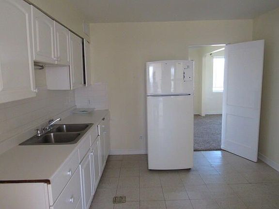 4th image of 8033 Carpenter Dr