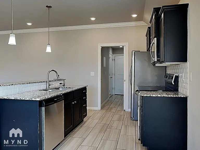 480 Holly St — Photo 9