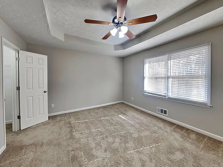 301 E Country Woods Dr — Photo 6