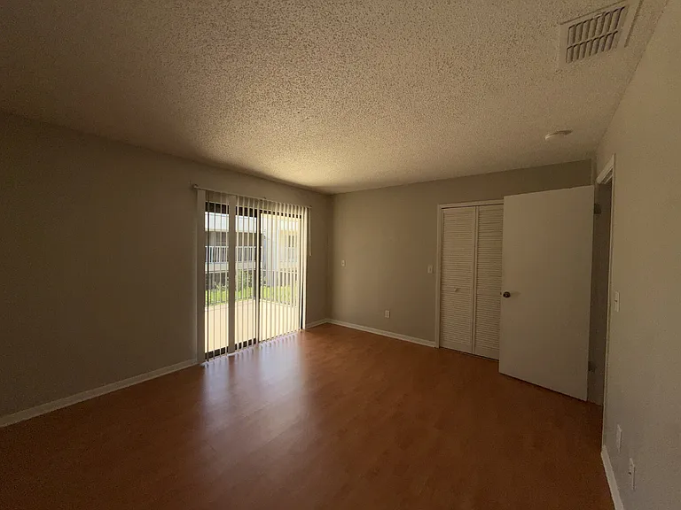 255 Paradise Blvd #10 — Photo 14