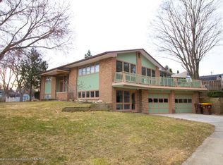 4909 Grandwoods Dr, Lansing, MI 48917