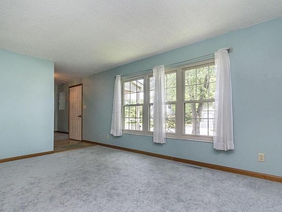 3rd image of 429 Burns Dr