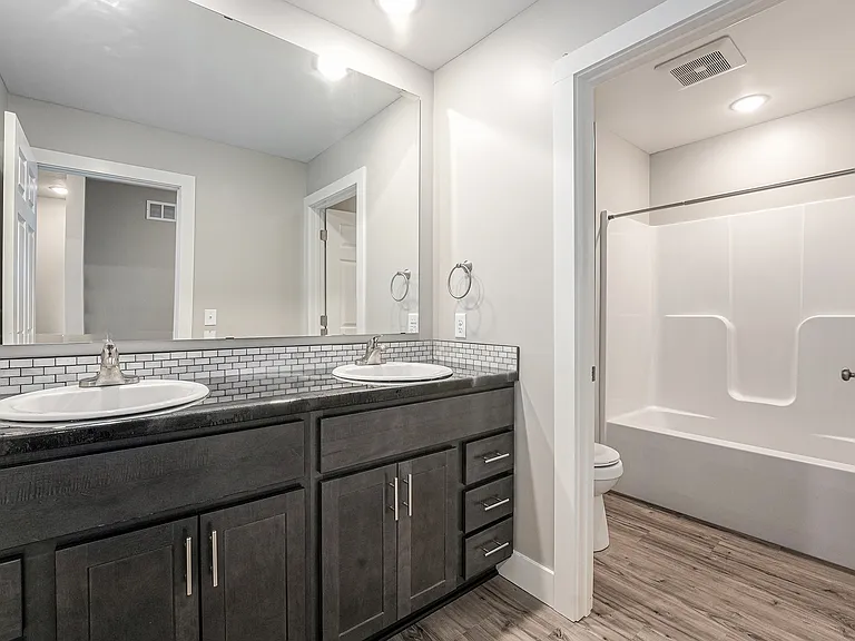717 Worden St SE — Photo 5