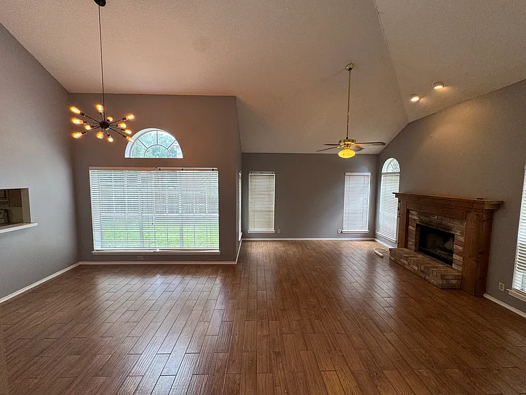2214 Encino Clf — Photo 4