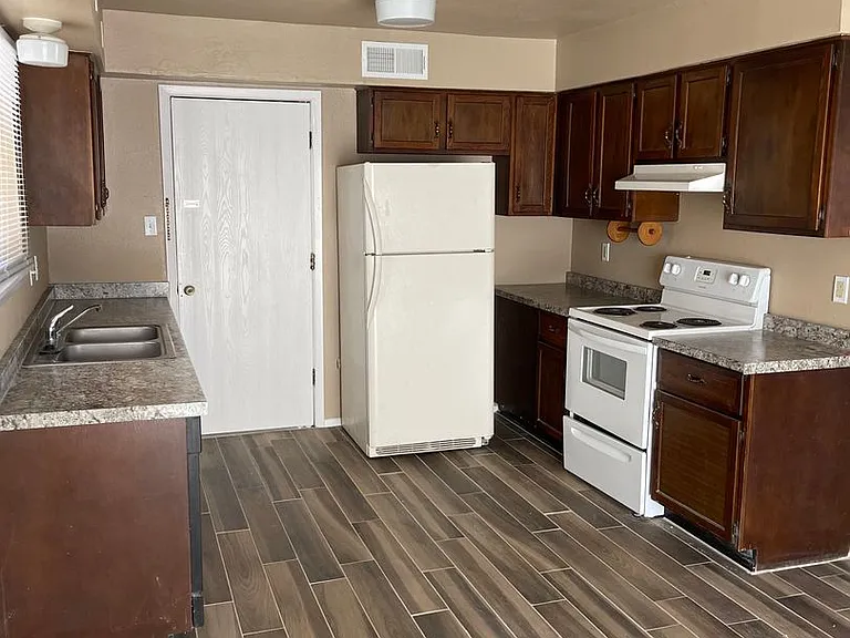 3266 Executive Hills Rd — Photo 1