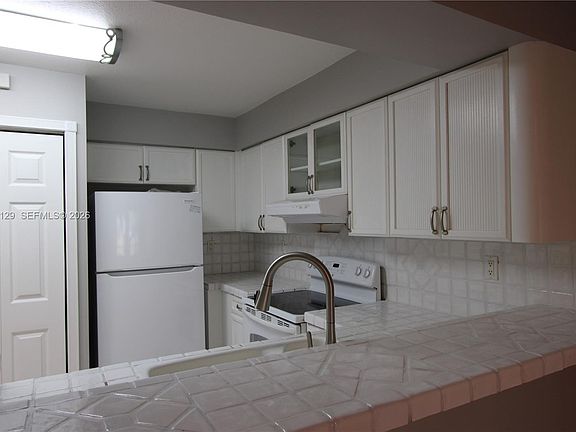 4th image of 15495 N Miami Lakeway N #104-4
