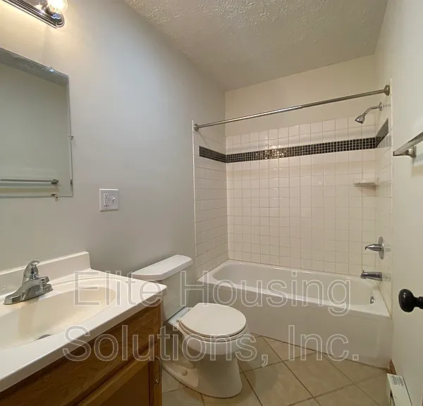 120 W Marshall St #2 — Photo 8