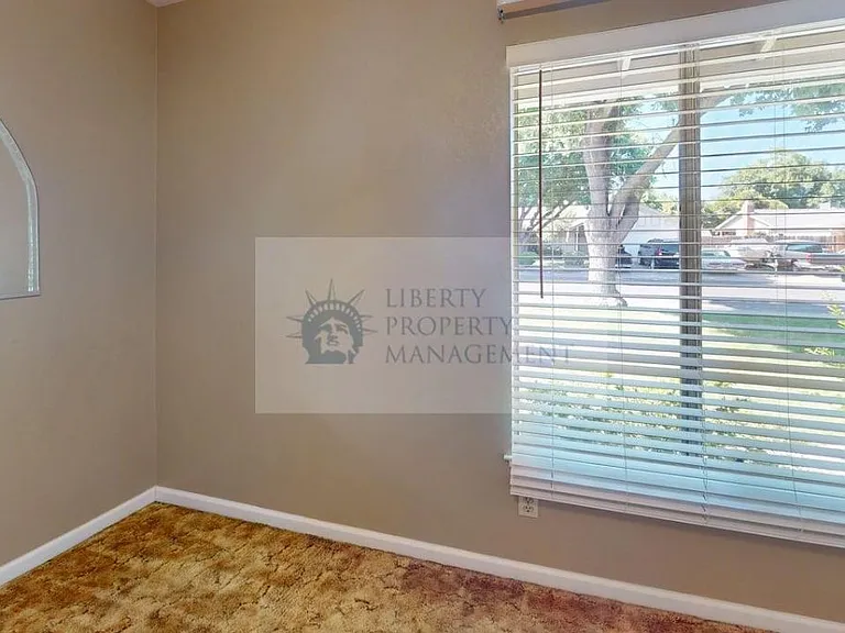 2513 Verano Ave — Photo 10