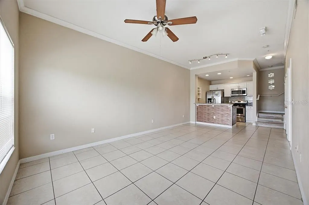 3 bed, 2.0 bath, 1296 sqft, $1,795 — Photo 3