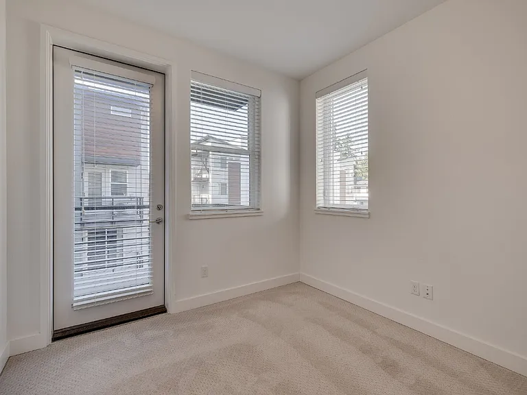 23115 NE 8th St — Photo 12