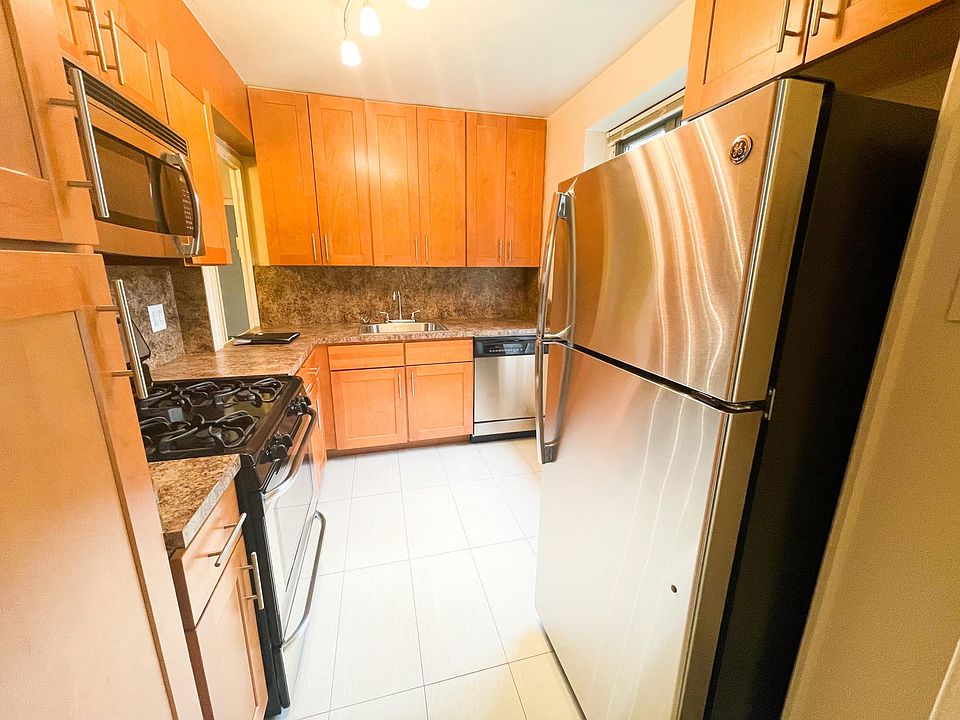 1st image of 69-30 186th Ln